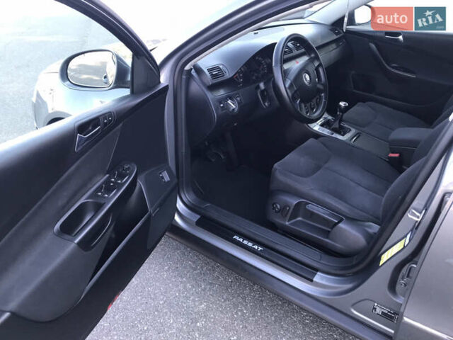 Серый Фольксваген Пассат, объемом двигателя 2 л и пробегом 208 тыс. км за 6800 $, фото 6 на Automoto.ua