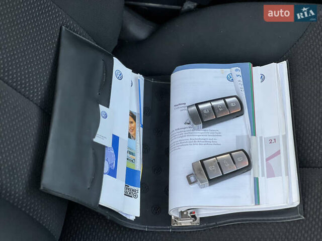 Серый Фольксваген Пассат, объемом двигателя 1.6 л и пробегом 227 тыс. км за 5599 $, фото 74 на Automoto.ua