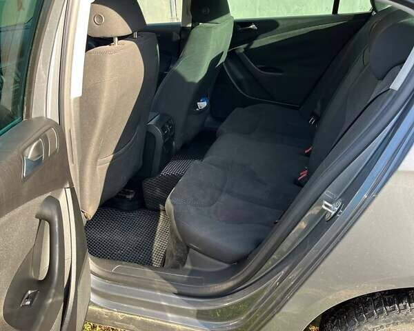 Серый Фольксваген Пассат, объемом двигателя 2 л и пробегом 280 тыс. км за 6200 $, фото 15 на Automoto.ua