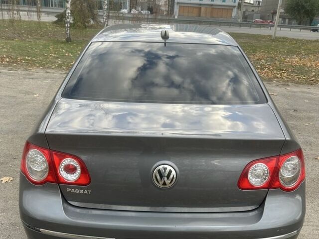 Сірий Фольксваген Пассат, об'ємом двигуна 3.6 л та пробігом 207 тис. км за 4500 $, фото 2 на Automoto.ua
