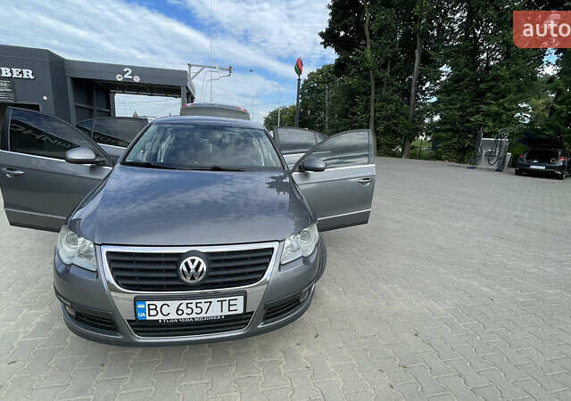 Серый Фольксваген Пассат, объемом двигателя 2 л и пробегом 300 тыс. км за 6500 $, фото 2 на Automoto.ua