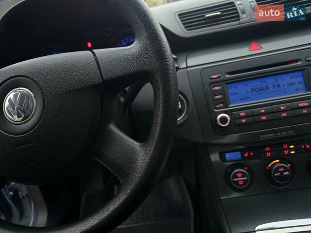 Сірий Фольксваген Пассат, об'ємом двигуна 1.6 л та пробігом 179 тис. км за 6300 $, фото 74 на Automoto.ua