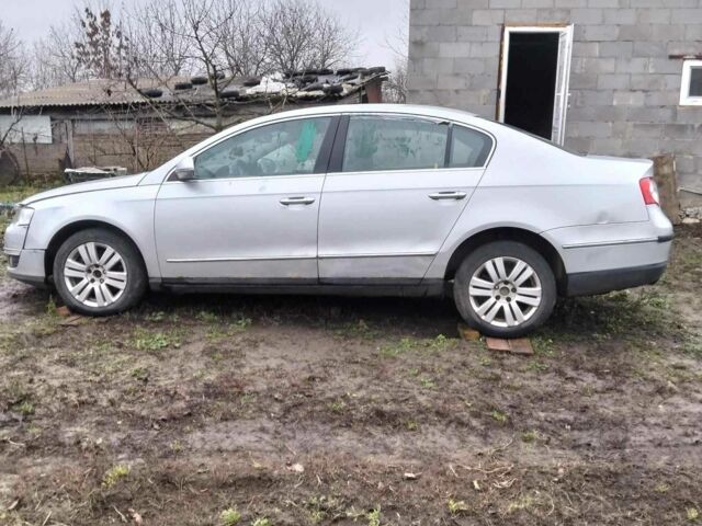 Сірий Фольксваген Пассат, об'ємом двигуна 2 л та пробігом 180 тис. км за 2000 $, фото 3 на Automoto.ua