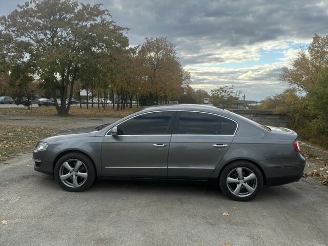 Сірий Фольксваген Пассат, об'ємом двигуна 3.6 л та пробігом 207 тис. км за 4500 $, фото 4 на Automoto.ua