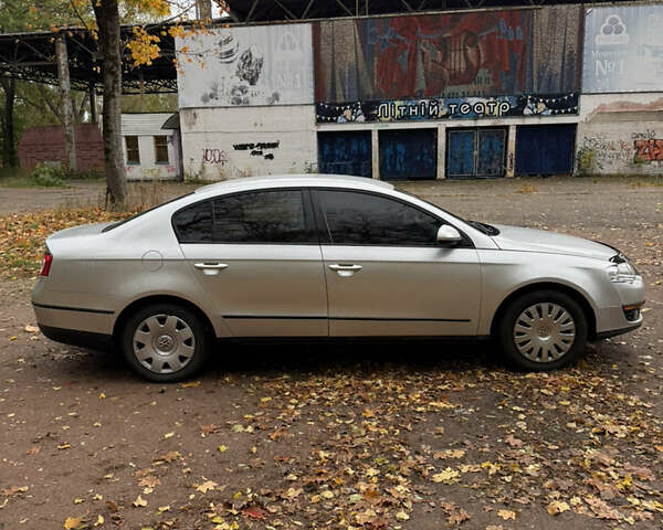 Серый Фольксваген Пассат, объемом двигателя 1.6 л и пробегом 264 тыс. км за 5900 $, фото 5 на Automoto.ua