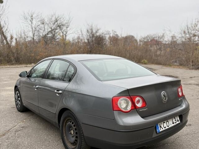 Серый Фольксваген Пассат, объемом двигателя 2 л и пробегом 250 тыс. км за 2900 $, фото 5 на Automoto.ua