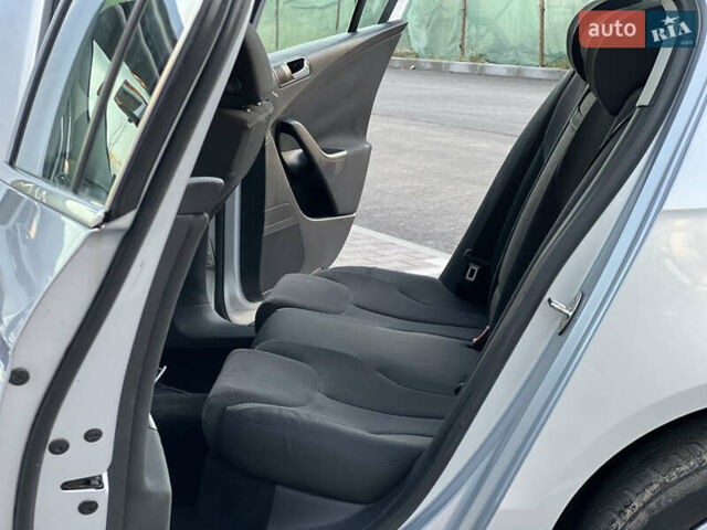 Серый Фольксваген Пассат, объемом двигателя 1.6 л и пробегом 227 тыс. км за 5599 $, фото 77 на Automoto.ua