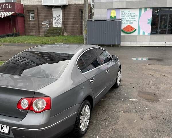 Серый Фольксваген Пассат, объемом двигателя 1.6 л и пробегом 256 тыс. км за 5800 $, фото 4 на Automoto.ua