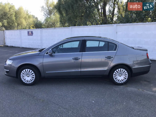 Серый Фольксваген Пассат, объемом двигателя 2 л и пробегом 208 тыс. км за 6800 $, фото 4 на Automoto.ua