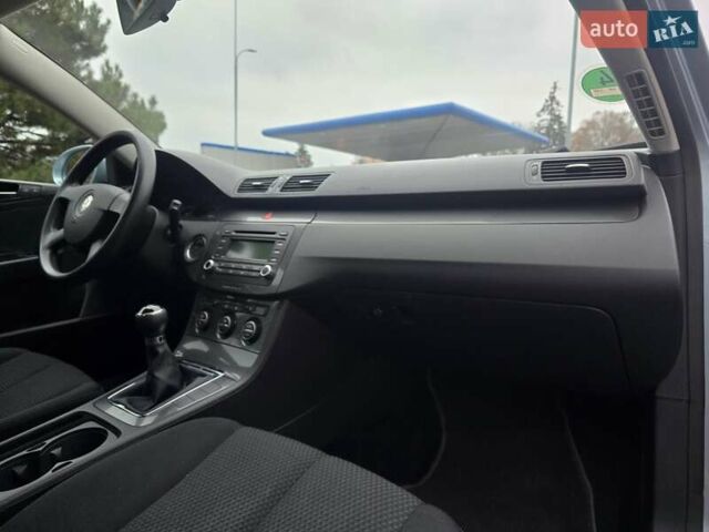 Сірий Фольксваген Пассат, об'ємом двигуна 1.6 л та пробігом 179 тис. км за 6300 $, фото 59 на Automoto.ua