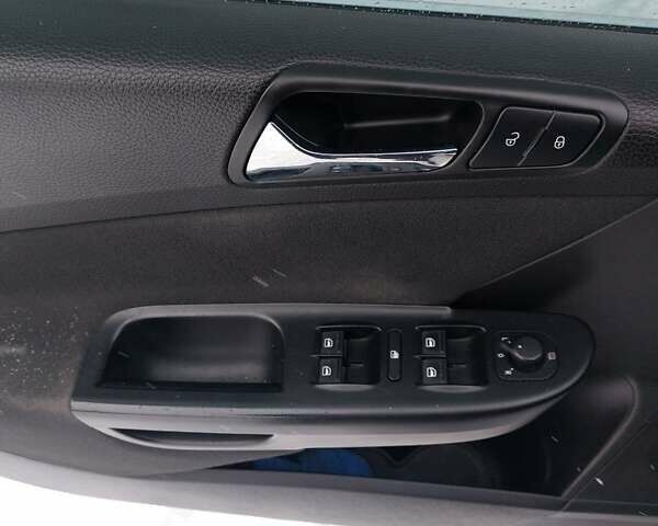 Сірий Фольксваген Пассат, об'ємом двигуна 1.6 л та пробігом 140 тис. км за 6500 $, фото 5 на Automoto.ua