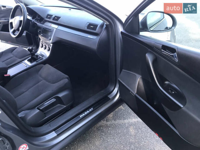 Серый Фольксваген Пассат, объемом двигателя 2 л и пробегом 208 тыс. км за 6800 $, фото 8 на Automoto.ua