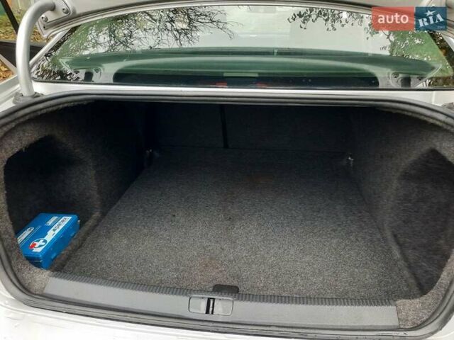 Серый Фольксваген Пассат, объемом двигателя 1.6 л и пробегом 175 тыс. км за 6850 $, фото 62 на Automoto.ua