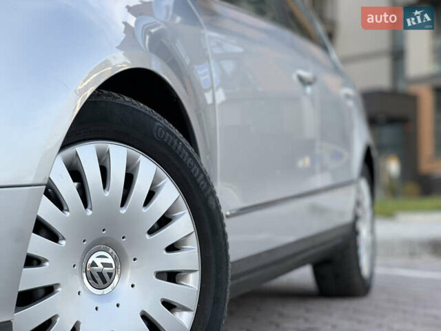 Серый Фольксваген Пассат, объемом двигателя 1.6 л и пробегом 227 тыс. км за 5599 $, фото 37 на Automoto.ua