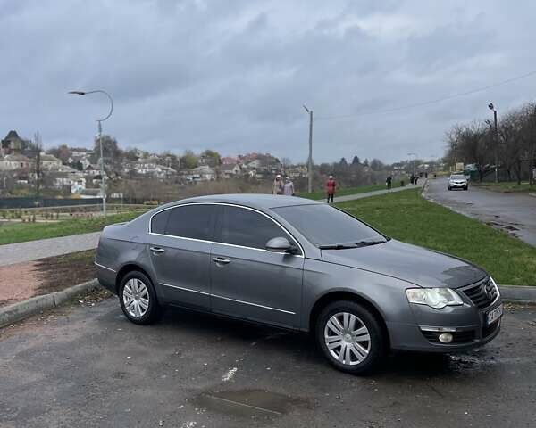 Серый Фольксваген Пассат, объемом двигателя 1.6 л и пробегом 256 тыс. км за 5800 $, фото 3 на Automoto.ua