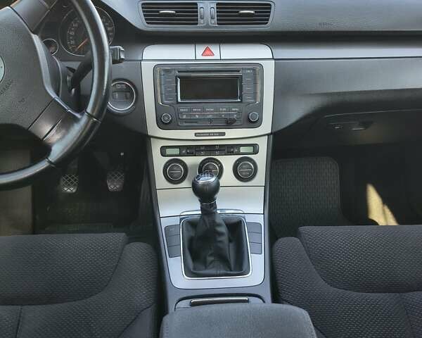 Серый Фольксваген Пассат, объемом двигателя 2 л и пробегом 164 тыс. км за 6100 $, фото 5 на Automoto.ua