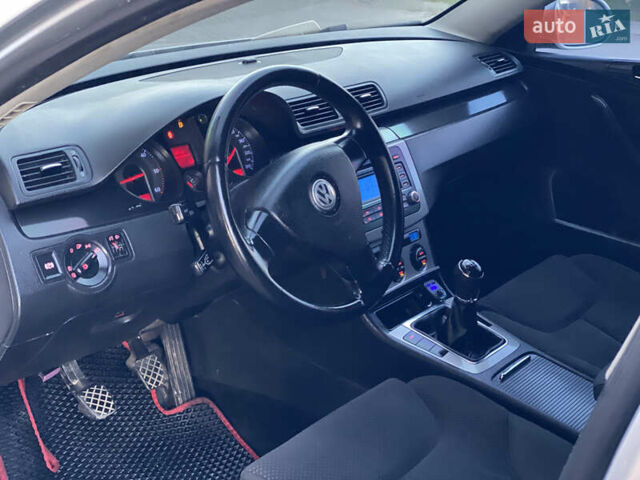 Серый Фольксваген Пассат, объемом двигателя 2 л и пробегом 270 тыс. км за 5750 $, фото 52 на Automoto.ua