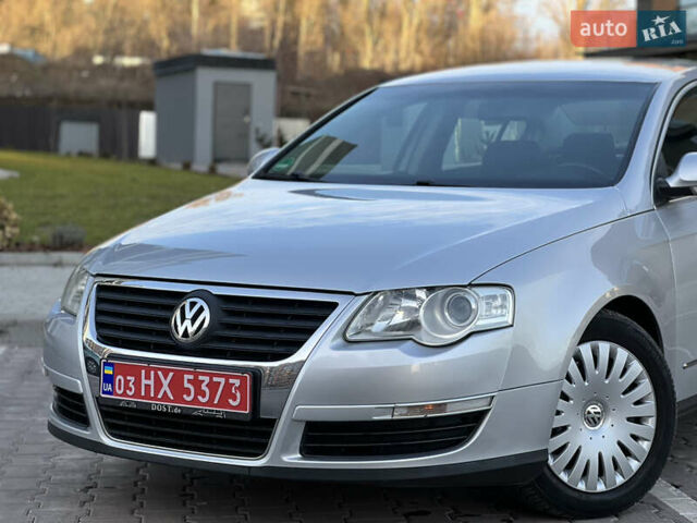 Серый Фольксваген Пассат, объемом двигателя 1.6 л и пробегом 227 тыс. км за 5599 $, фото 42 на Automoto.ua