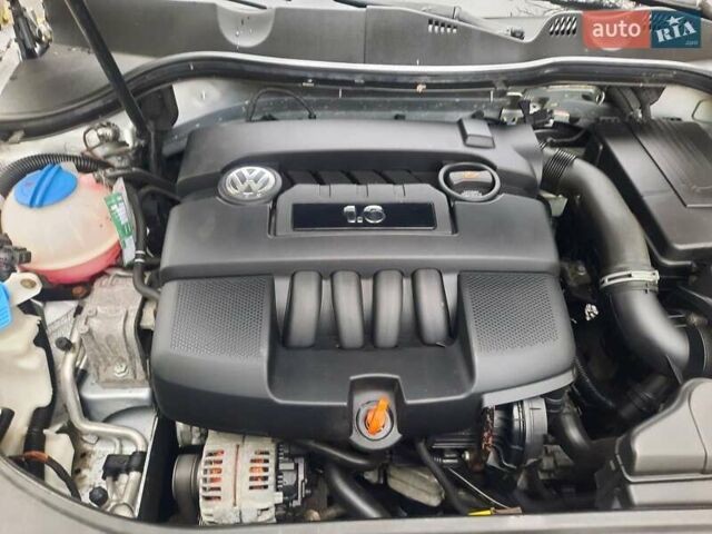 Серый Фольксваген Пассат, объемом двигателя 1.6 л и пробегом 175 тыс. км за 6850 $, фото 78 на Automoto.ua