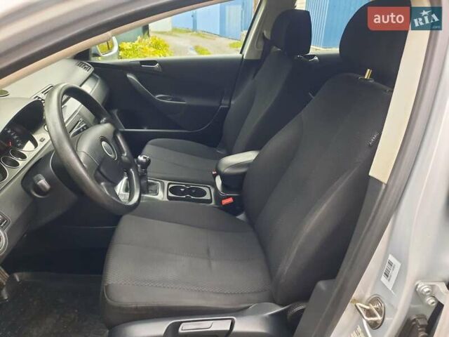 Серый Фольксваген Пассат, объемом двигателя 1.6 л и пробегом 175 тыс. км за 6850 $, фото 39 на Automoto.ua