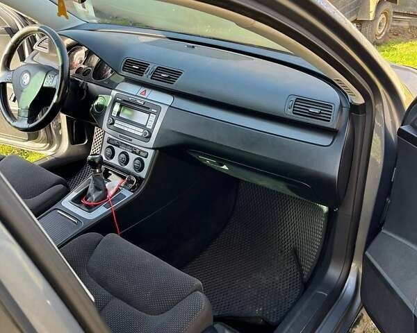 Серый Фольксваген Пассат, объемом двигателя 2 л и пробегом 280 тыс. км за 6200 $, фото 9 на Automoto.ua