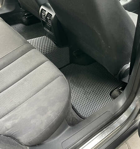 Серый Фольксваген Пассат, объемом двигателя 2 л и пробегом 300 тыс. км за 6500 $, фото 12 на Automoto.ua