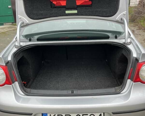 Серый Фольксваген Пассат, объемом двигателя 1.9 л и пробегом 344 тыс. км за 3150 $, фото 5 на Automoto.ua