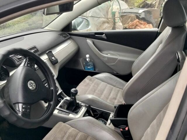 Сірий Фольксваген Пассат, об'ємом двигуна 2 л та пробігом 180 тис. км за 2000 $, фото 4 на Automoto.ua