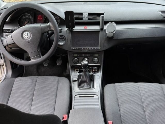 Серый Фольксваген Пассат, объемом двигателя 1.6 л и пробегом 264 тыс. км за 5900 $, фото 12 на Automoto.ua