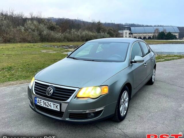 Серый Фольксваген Пассат, объемом двигателя 2 л и пробегом 240 тыс. км за 5000 $, фото 3 на Automoto.ua