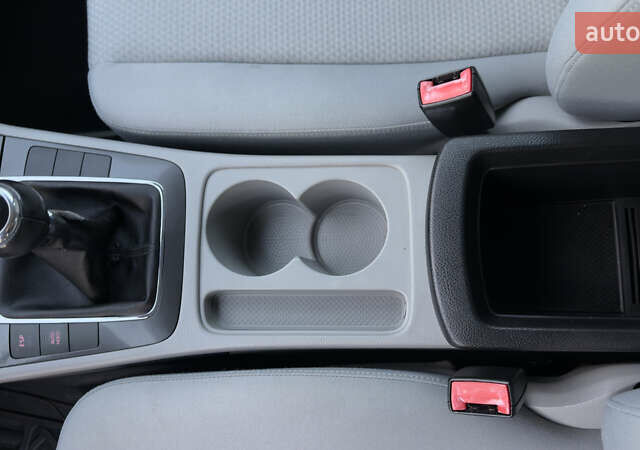 Серый Фольксваген Пассат, объемом двигателя 1.6 л и пробегом 190 тыс. км за 6450 $, фото 19 на Automoto.ua