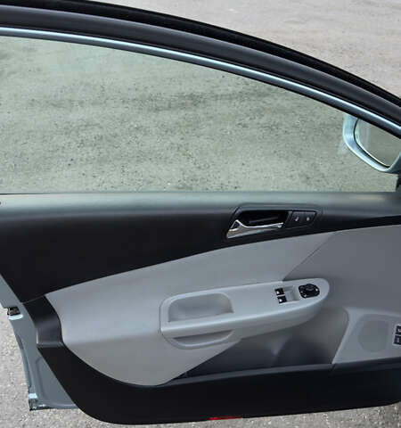 Серый Фольксваген Пассат, объемом двигателя 1.6 л и пробегом 190 тыс. км за 6450 $, фото 24 на Automoto.ua