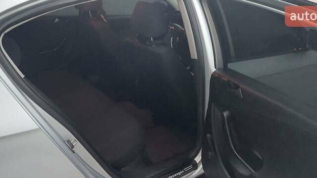 Сірий Фольксваген Пассат, об'ємом двигуна 2 л та пробігом 266 тис. км за 4999 $, фото 16 на Automoto.ua