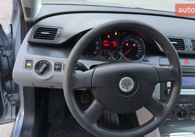 Серый Фольксваген Пассат, объемом двигателя 1.6 л и пробегом 190 тыс. км за 6450 $, фото 18 на Automoto.ua