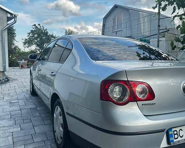 Сірий Фольксваген Пассат, об'ємом двигуна 1.6 л та пробігом 265 тис. км за 6000 $, фото 6 на Automoto.ua