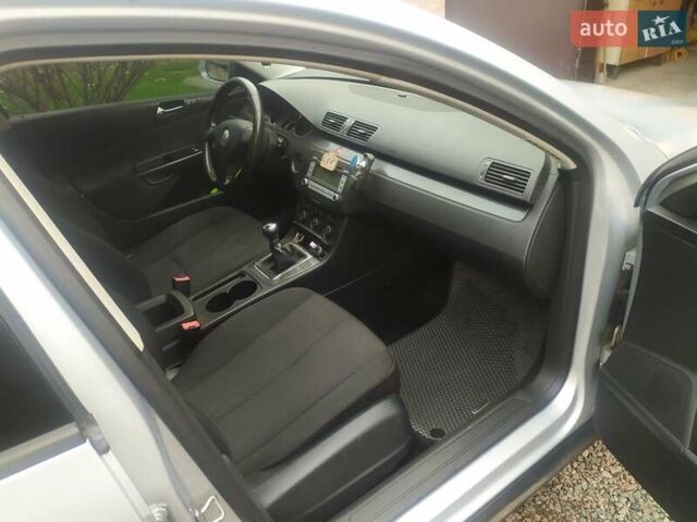 Серый Фольксваген Пассат, объемом двигателя 1.6 л и пробегом 284 тыс. км за 7200 $, фото 2 на Automoto.ua