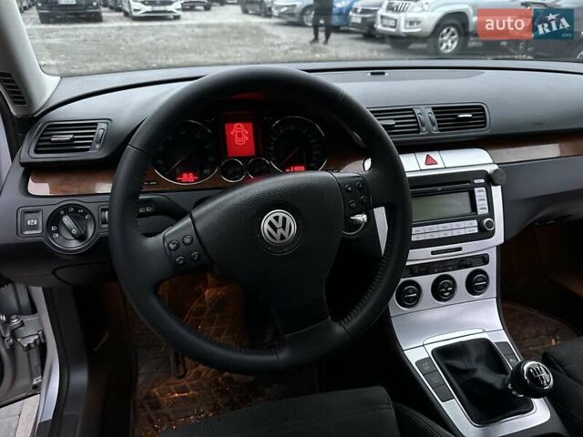 Сірий Фольксваген Пассат, об'ємом двигуна 1.98 л та пробігом 219 тис. км за 7500 $, фото 11 на Automoto.ua