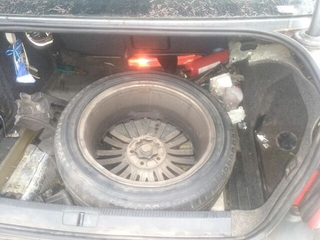 Серый Фольксваген Пассат, объемом двигателя 3 л и пробегом 290 тыс. км за 3200 $, фото 15 на Automoto.ua