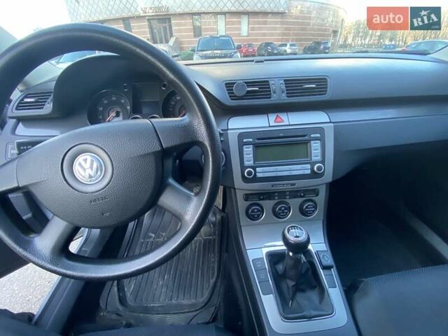 Сірий Фольксваген Пассат, об'ємом двигуна 1.6 л та пробігом 270 тис. км за 6800 $, фото 11 на Automoto.ua