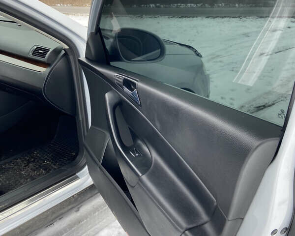 Сірий Фольксваген Пассат, об'ємом двигуна 2 л та пробігом 240 тис. км за 7200 $, фото 21 на Automoto.ua