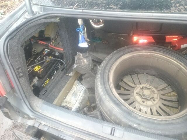 Серый Фольксваген Пассат, объемом двигателя 3 л и пробегом 290 тыс. км за 3200 $, фото 7 на Automoto.ua