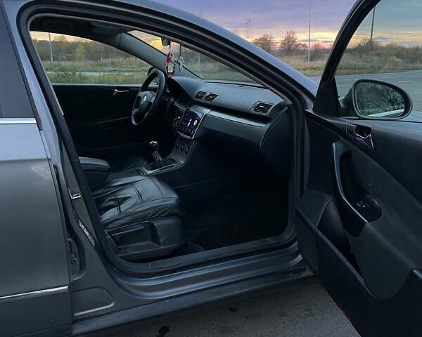 Сірий Фольксваген Пассат, об'ємом двигуна 1.97 л та пробігом 320 тис. км за 5800 $, фото 4 на Automoto.ua