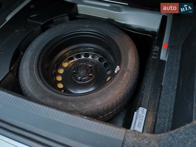 Серый Фольксваген Пассат, объемом двигателя 2 л и пробегом 42 тыс. км за 10000 $, фото 21 на Automoto.ua