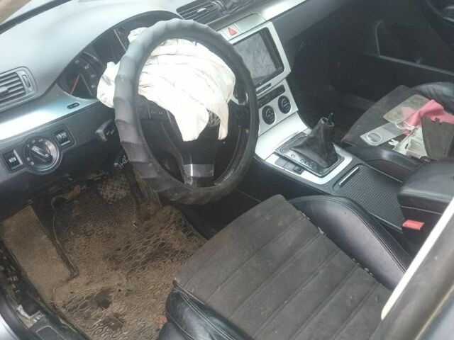 Серый Фольксваген Пассат, объемом двигателя 3 л и пробегом 290 тыс. км за 3200 $, фото 5 на Automoto.ua