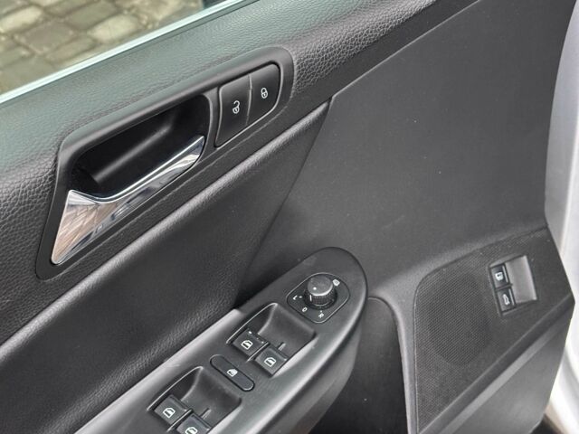 Сірий Фольксваген Пассат, об'ємом двигуна 2 л та пробігом 184 тис. км за 7400 $, фото 9 на Automoto.ua