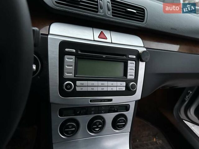 Сірий Фольксваген Пассат, об'ємом двигуна 1.98 л та пробігом 219 тис. км за 7500 $, фото 12 на Automoto.ua