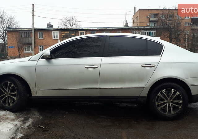 Серый Фольксваген Пассат, объемом двигателя 2 л и пробегом 260 тыс. км за 8000 $, фото 3 на Automoto.ua