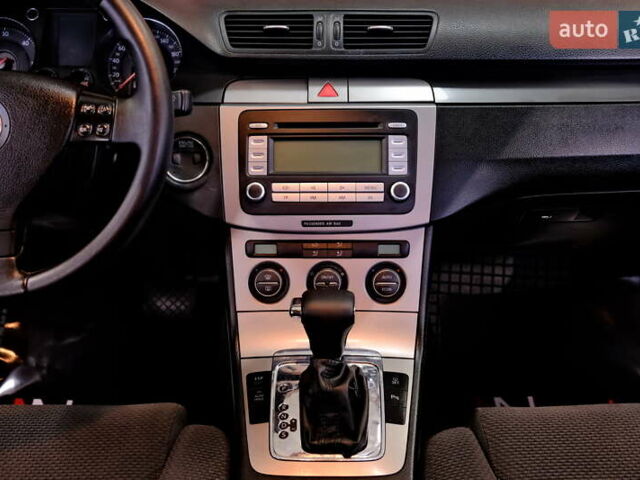 Серый Фольксваген Пассат, объемом двигателя 2 л и пробегом 227 тыс. км за 6900 $, фото 44 на Automoto.ua