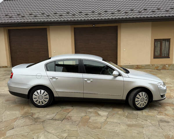 Серый Фольксваген Пассат, объемом двигателя 0 л и пробегом 197 тыс. км за 5700 $, фото 1 на Automoto.ua