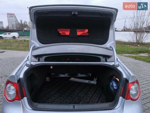 Серый Фольксваген Пассат, объемом двигателя 2 л и пробегом 42 тыс. км за 10000 $, фото 20 на Automoto.ua